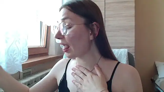 Snapshot of LooveELLYx chatting on June 29, 10:15 am LooveELLYx online show from June 29, 10:15 am