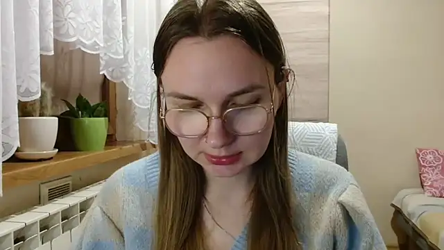 Snapshot of LooveELLYx chatting on July 19, 8:34 pm LooveELLYx online show from July 19, 8:34 pm