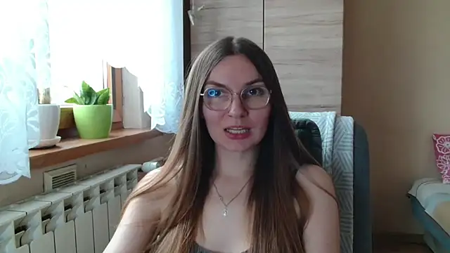 Snapshot of LooveELLYx chatting on July 20, 1:24 pm LooveELLYx online show from July 20, 1:24 pm