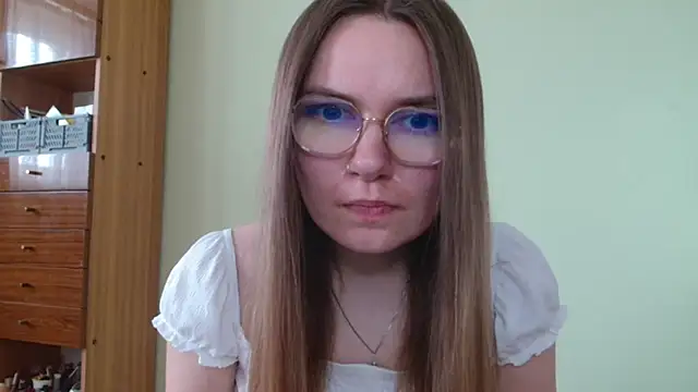 Snapshot of LooveELLYx chatting on July 23, 6:33 am LooveELLYx online show from July 23, 6:33 am
