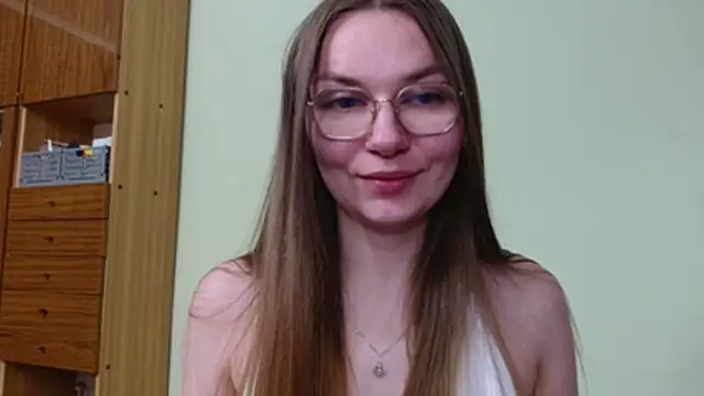 Snapshot of LooveELLYx chatting on July 27, 9:22 pm LooveELLYx online show from July 27, 9:22 pm