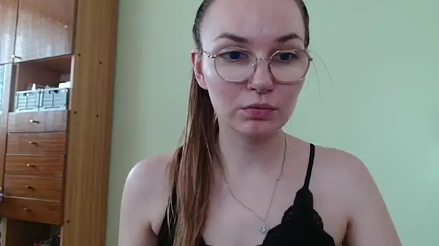 Snapshot of LooveELLYx chatting on August 5, 1:36 pm LooveELLYx online show from August 5, 1:36 pm