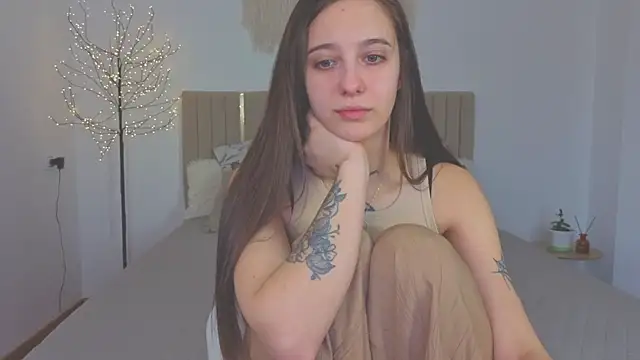 Little cherryy   online show from December 3, 8:12 am