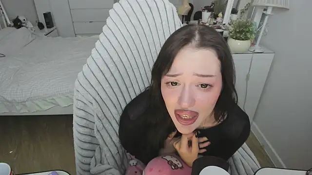 saadnesstyan online show from December 2, 12:32 pm