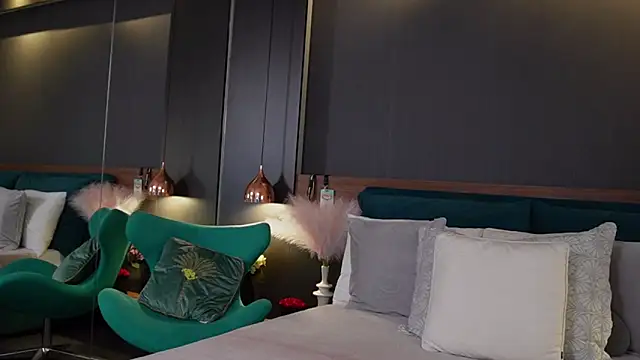 EmilyTrix online show from March 2, 5:30 am