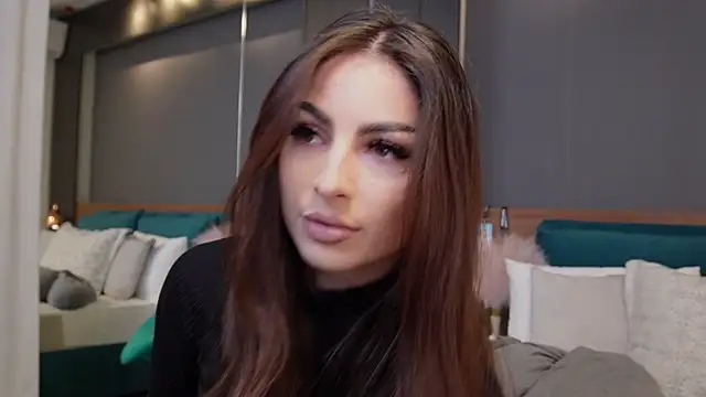 EmilyTrix online show from May 4, 6:26 pm