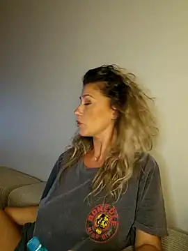 Snapshot of CelynaRoss chatting on July 29, 11:58 pm CelynaRoss online show from July 29, 11:58 pm