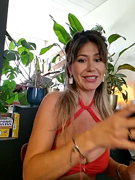 Snapshot of CelynaRoss chatting on July 31, 12:26 pm CelynaRoss online show from July 31, 12:26 pm