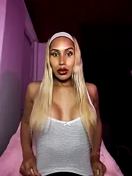 Snapshot of AngelinaSexFit chatting on December 16, 5:01 am AngelinaSexFit online show from December 16, 5:01 am