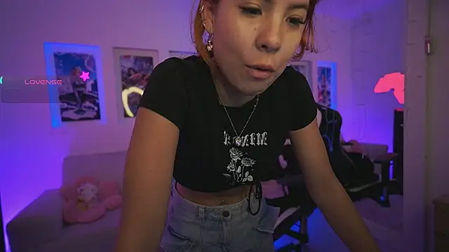 Snapshot of DahliaGrey chatting on May 7, 11:37 am DahliaGrey online show from May 7, 11:37 am