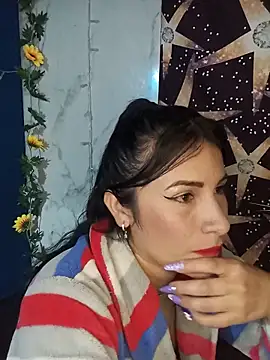 Snapshot of karinnahotdirty chatting on May 14, 9:10 pm karinnahotdirty online show from May 14, 9:10 pm