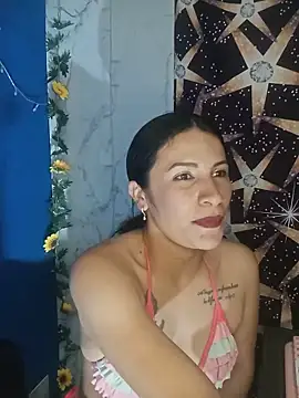 Snapshot of karinnahotdirty chatting on May 20, 9:10 pm karinnahotdirty online show from May 20, 9:10 pm