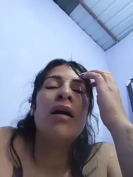 Snapshot of karinnahotdirty chatting on June 11, 12:32 am karinnahotdirty online show from June 11, 12:32 am