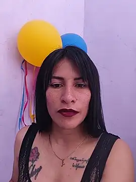 Snapshot of karinnahotdirty chatting on June 26, 8:35 pm karinnahotdirty online show from June 26, 8:35 pm