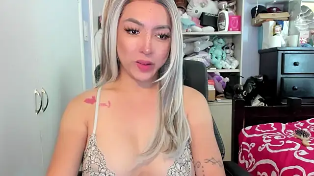 Snapshot of TeenageDreamTS chatting on October 24, 6:59 pm TeenageDreamTS online show from October 24, 6:59 pm