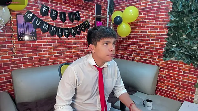 Snapshot of Thiago_Kozak chatting on May 26, 12:56 pm Thiago Kozak online show from May 26, 12:56 pm