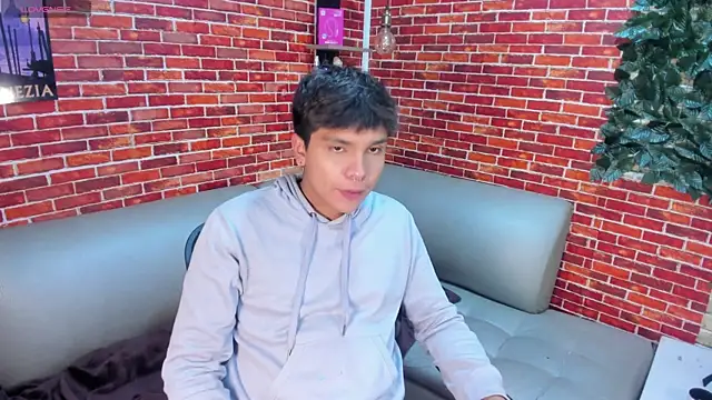Snapshot of Thiago_Kozak chatting on May 28, 1:41 pm Thiago Kozak online show from May 28, 1:41 pm