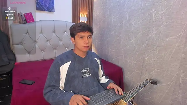 Snapshot of Thiago_Kozak chatting on June 4, 3:40 pm Thiago Kozak online show from June 4, 3:40 pm