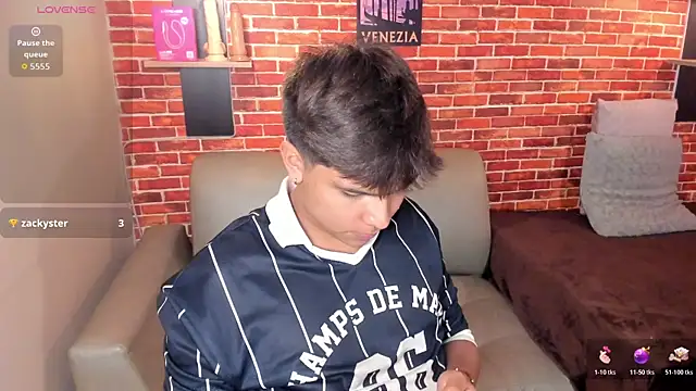 Snapshot of Thiago_Kozak chatting on July 28, 4:39 pm Thiago Kozak online show from July 28, 4:39 pm