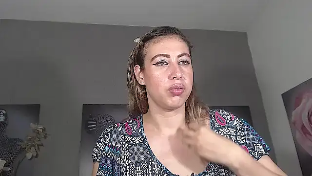 Snapshot of AntonellaBlanc chatting on May 22, 4:52 am AntonellaBlanc online show from May 22, 4:52 am