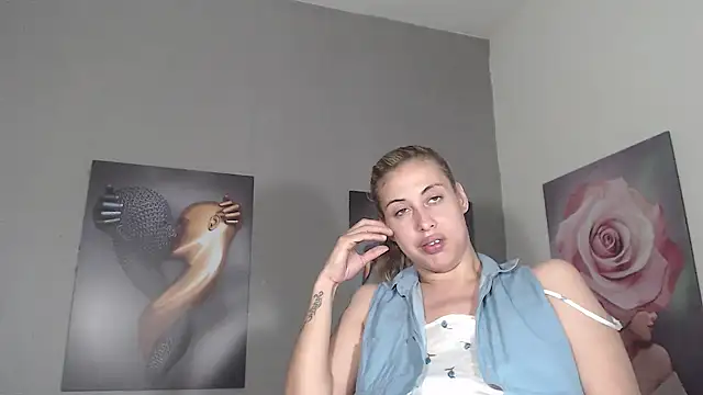 Snapshot of AntonellaBlanc chatting on July 24, 5:55 pm AntonellaBlanc online show from July 24, 5:55 pm