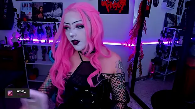 Snapshot of Makii_33 chatting on September 17, 11:17 pm Makii 33 online show from September 17, 11:17 pm