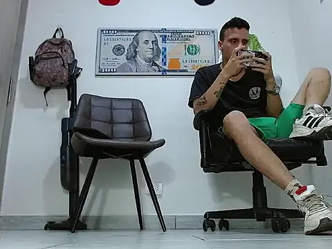 Latins Boss online show from June 12, 5:56 pm