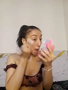 Snapshot of Oriana111 chatting on May 24, 3:50 pm Oriana111 online show from May 24, 3:50 pm