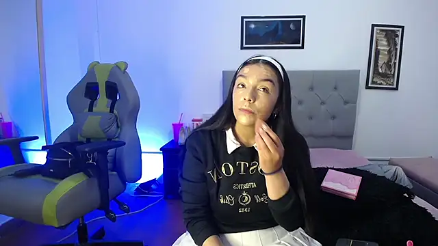 Esmeraldaa- online show from October 26, 5:02 am