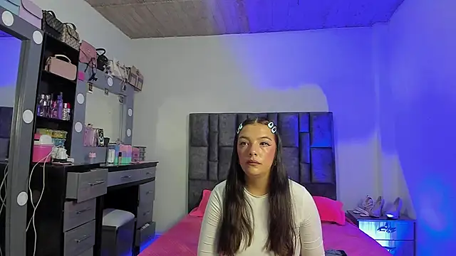 Esmeraldaa- online show from December 1, 5:12 am