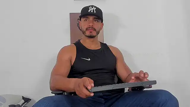 Snapshot of magnusclark chatting on June 6, 12:21 pm magnusclark online show from June 6, 12:21 pm