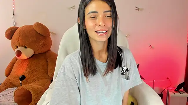 Snapshot of princessluna_19 chatting on November 17, 10:04 pm princessluna 19 online show from November 17, 10:04 pm