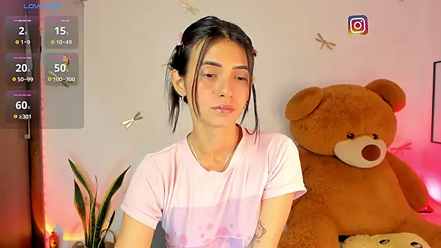 Snapshot of princessluna_19 chatting on December 18, 8:48 pm princessluna 19 online show from December 18, 8:48 pm