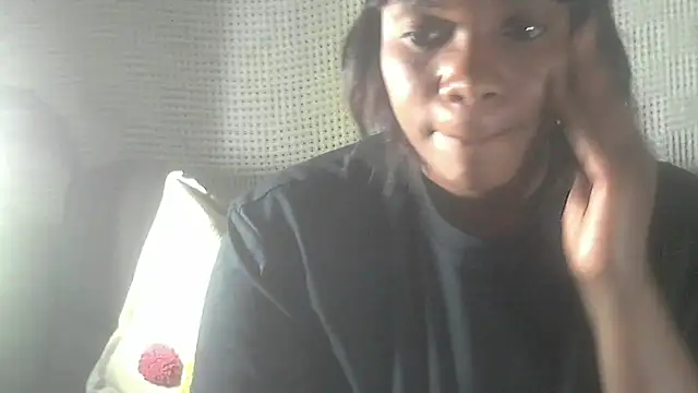 sexythae32 online show from December 15, 6:45 pm