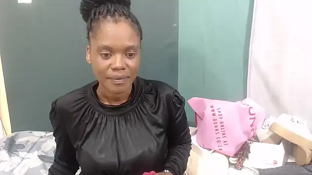 sexythae32 online show from March 6, 7:05 am