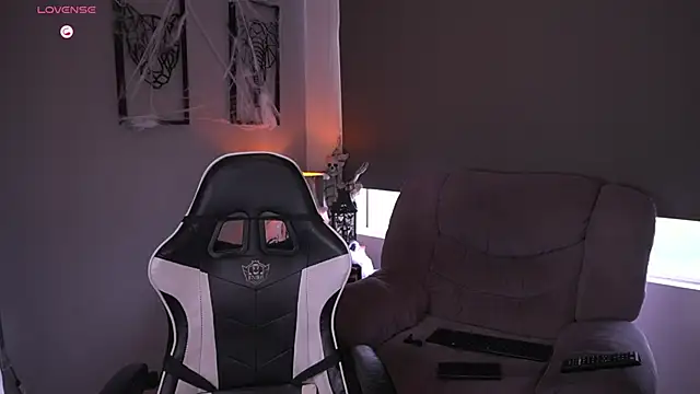 tyler muscle1 online show from October 25, 1:40 pm