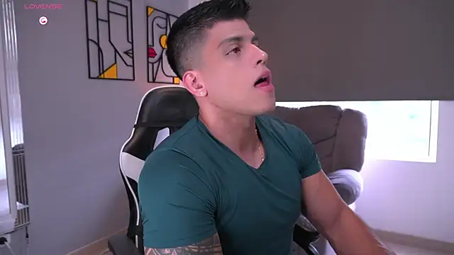 tyler muscle1 online show from January 14, 7:41 pm