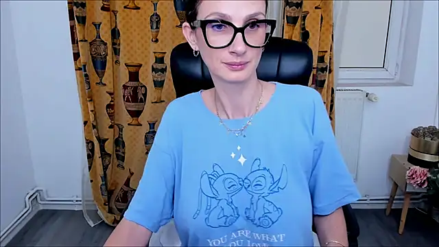 NaughtyWifey1 online show from November 6, 4:57 am