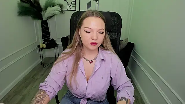 Snapshot of MariaRobinsone chatting on November 29, 11:24 am MariaRobinsone online show from November 29, 11:24 am