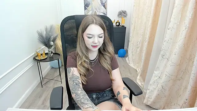 Snapshot of MariaRobinsone chatting on June 8, 11:54 am MariaRobinsone online show from June 8, 11:54 am
