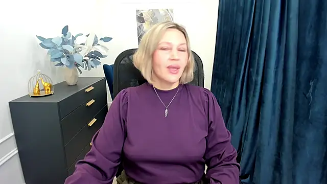 NinaStarle online show from October 11, 4:44 am