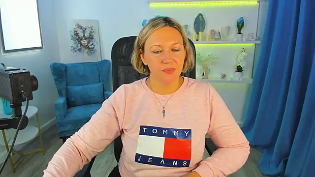 NinaStarle online show from October 12, 4:44 am