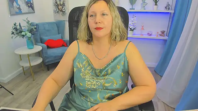 Snapshot of NinaStarle chatting on May 13, 11:29 am NinaStarle online show from May 13, 11:29 am