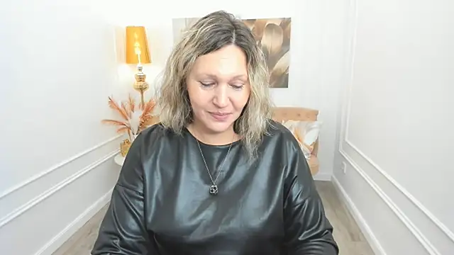 Snapshot of NinaStarle chatting on May 15, 12:01 pm NinaStarle online show from May 15, 12:01 pm