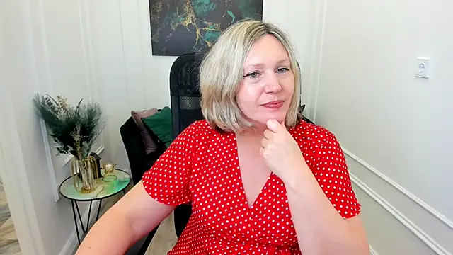 Snapshot of NinaStarle chatting on June 1, 12:40 pm NinaStarle online show from June 1, 12:40 pm