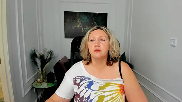 Snapshot of NinaStarle chatting on June 15, 4:15 am NinaStarle online show from June 15, 4:15 am