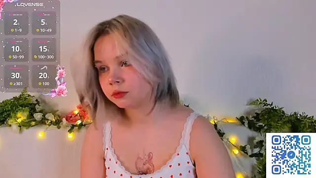 girlllsooft online show from October 8, 7:11 pm