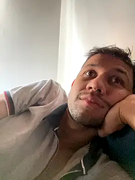 Snapshot of Michaell_Spinelly chatting on October 5, 2:15 pm Michaell Spinelly online show from October 5, 2:15 pm