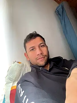 Snapshot of Michaell_Spinelly chatting on October 25, 2:24 pm Michaell Spinelly online show from October 25, 2:24 pm