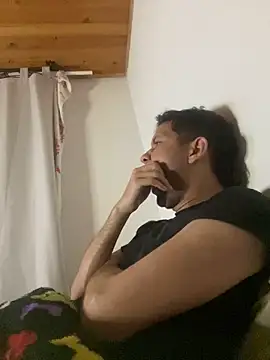 Snapshot of Michaell_Spinelly chatting on November 30, 12:47 am Michaell Spinelly online show from November 30, 12:47 am